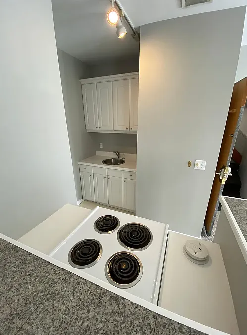 Studio, 650 sqft, $2,400 — Photo 1