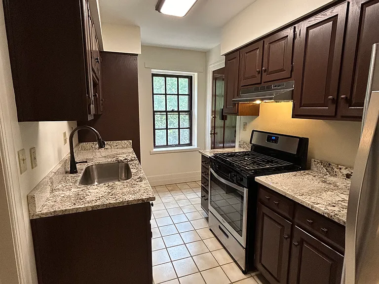 1801 Spring Dr #J — Photo 22