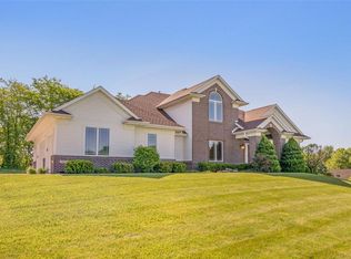 7001 S Point Ln, Cedar Rapids, IA 52411