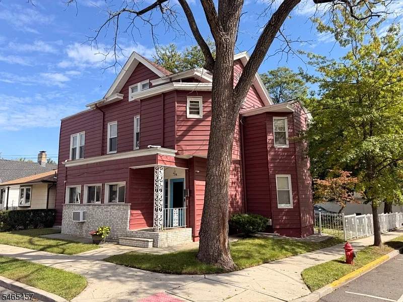 2 bed, 1.0 bath, $2,450 — Photo 2