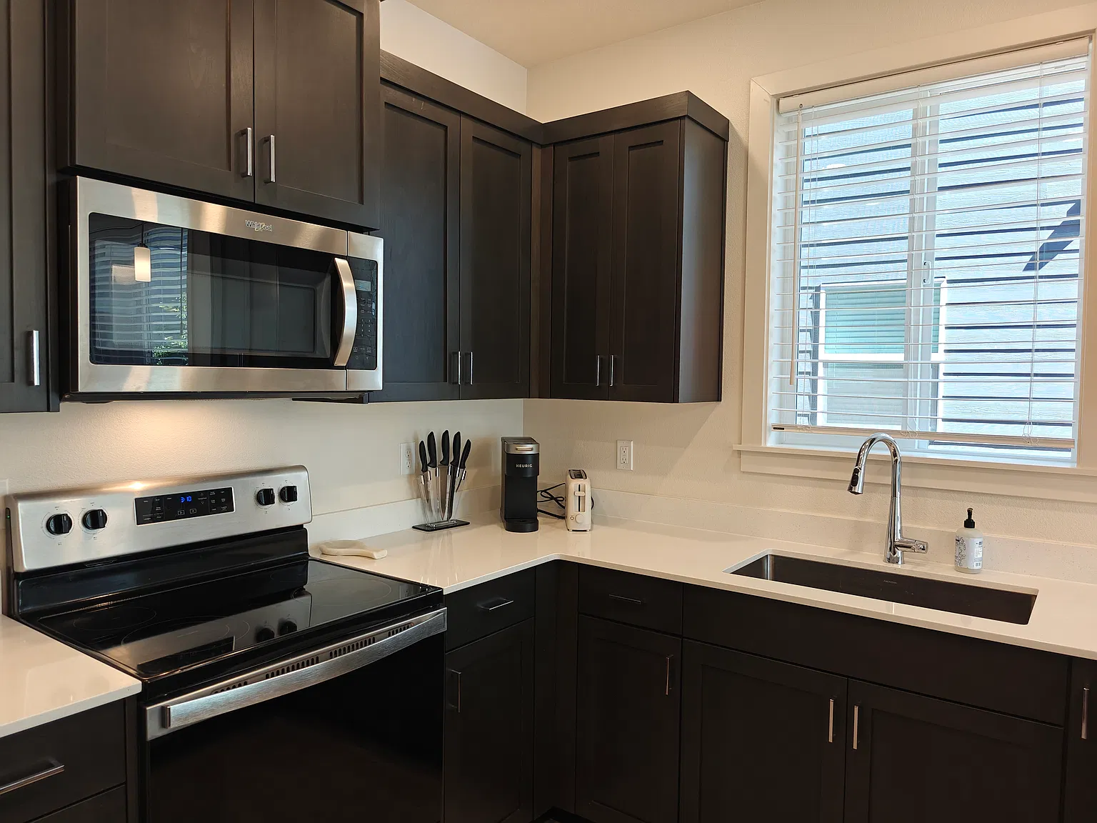 3 bed, 2.5 bath, 1241 sqft, $2,595 — Photo 3