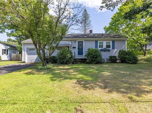 16 Joyce Ann Dr, Smithfield, RI 02917