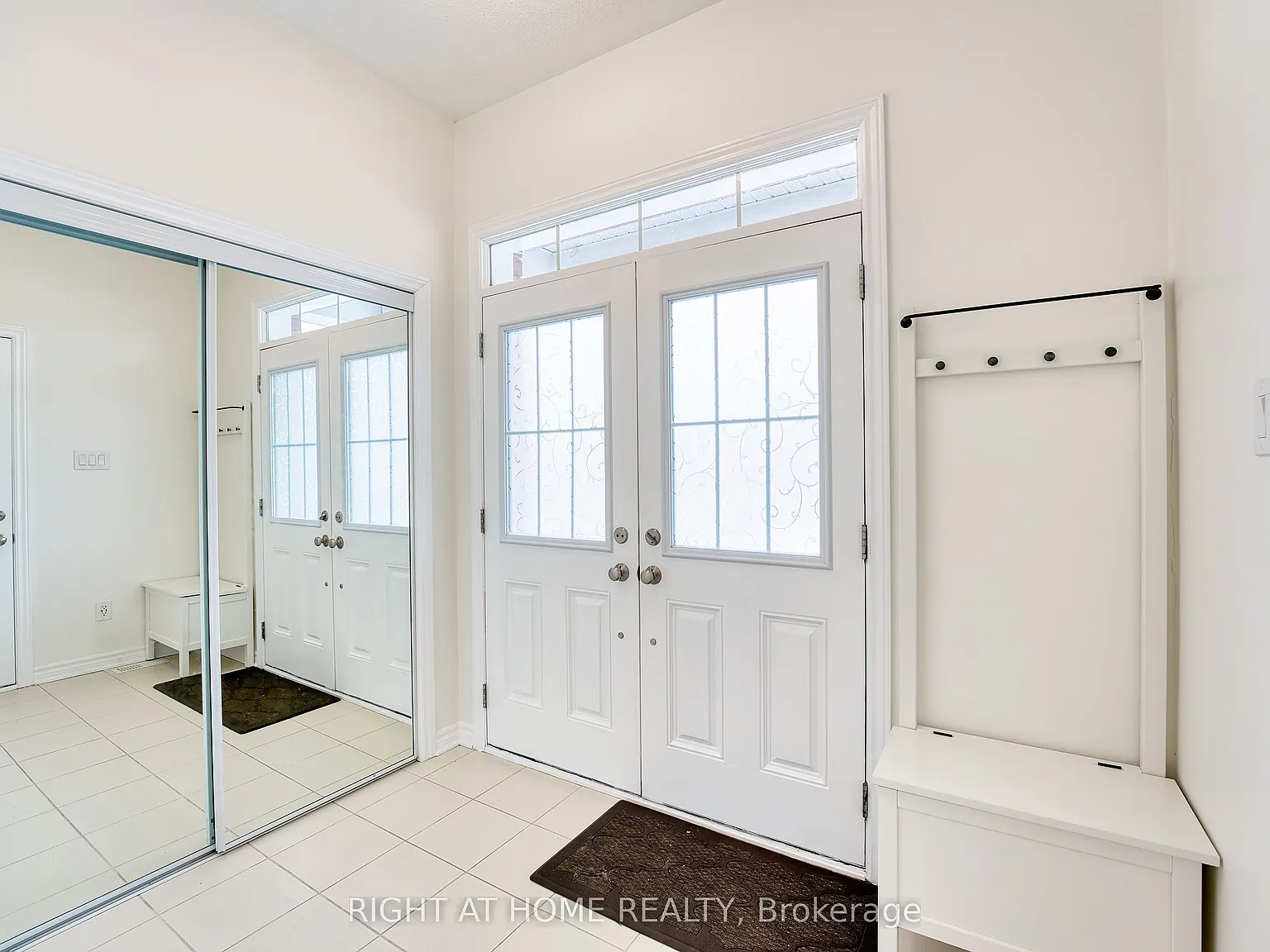 4 bed, $3,200 — Photo 2