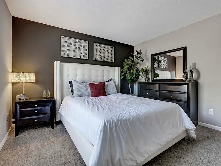 Harlowe Apartments — Photo 6