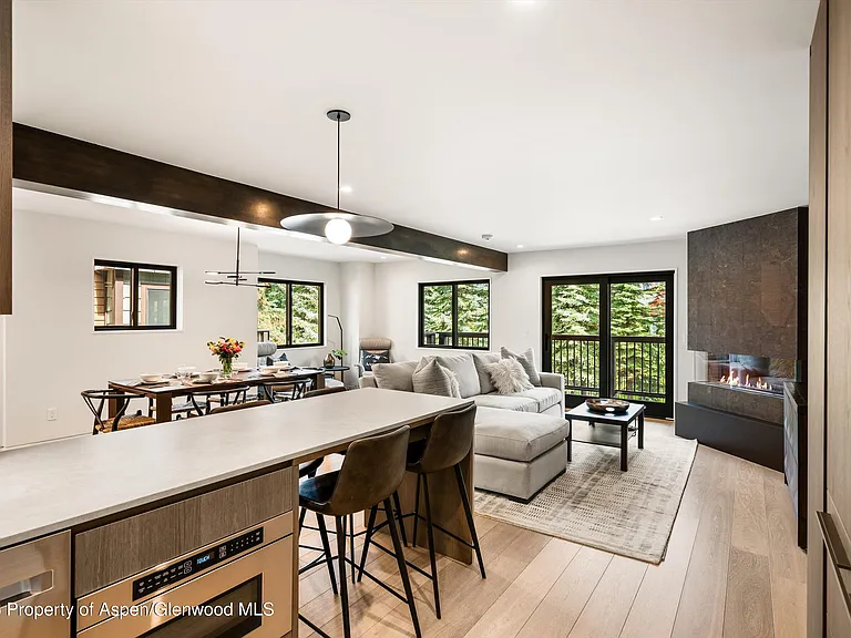 650 S Monarch St #7 — Photo 12