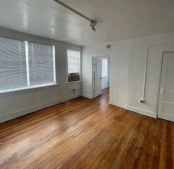 1603 SW 8th St #8 — Photo 8
