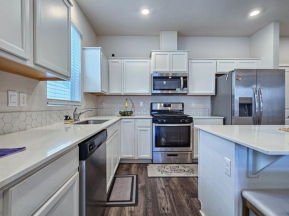 5th image of 834 N 18th Ave #834