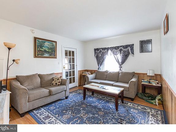 4th image of 239 Lewis Ave