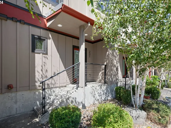 231 SE 2nd St, Troutdale, OR 97060