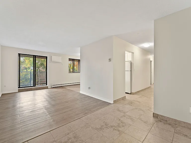 3262 Sandwich St — Photo 9