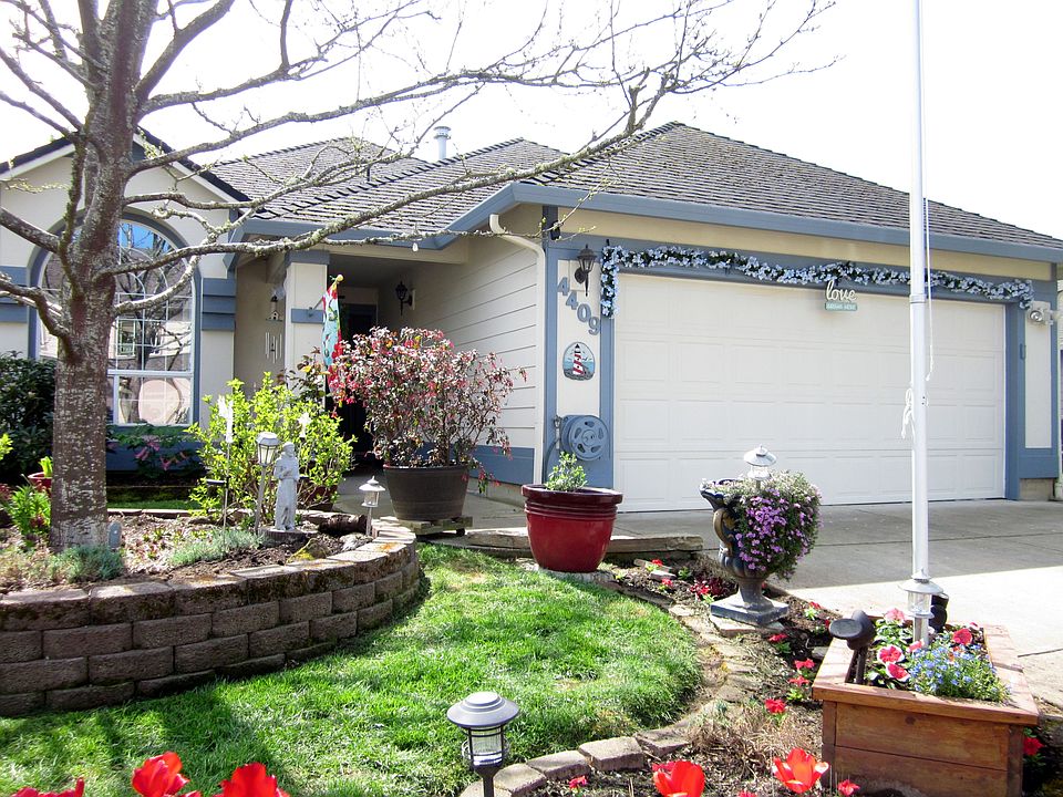 1st image of 4409 NE 98th Cir