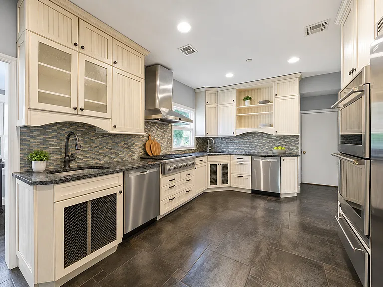 356 Cedar Ave — Photo 5