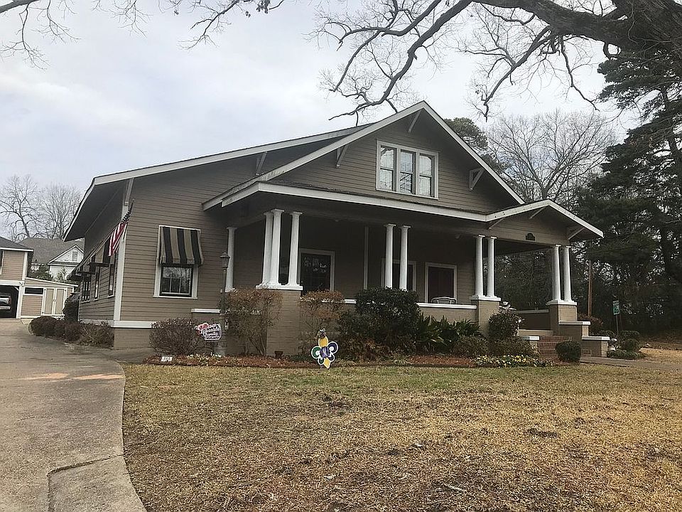 Front driveway view