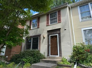 10303 Granite Creek Ln, Oakton, VA 22124