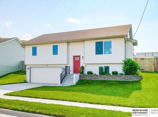 679 N 27th St, Blair, NE 68008