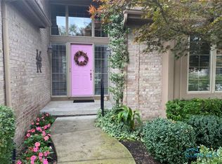 231 Stone Oak Ct, Holland, OH