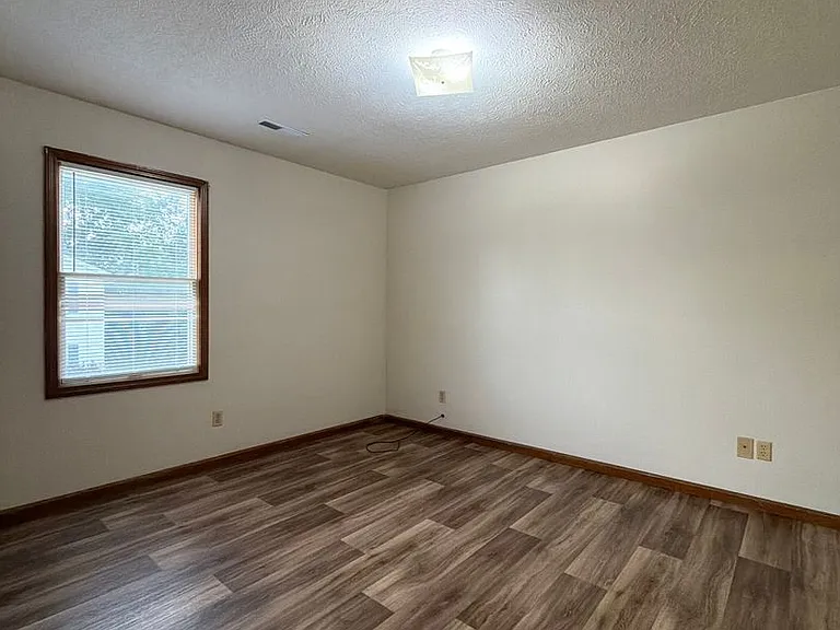 213 Stonewall Ct — Photo 10