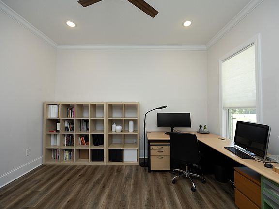 5th image of 1612 Henley View Pl