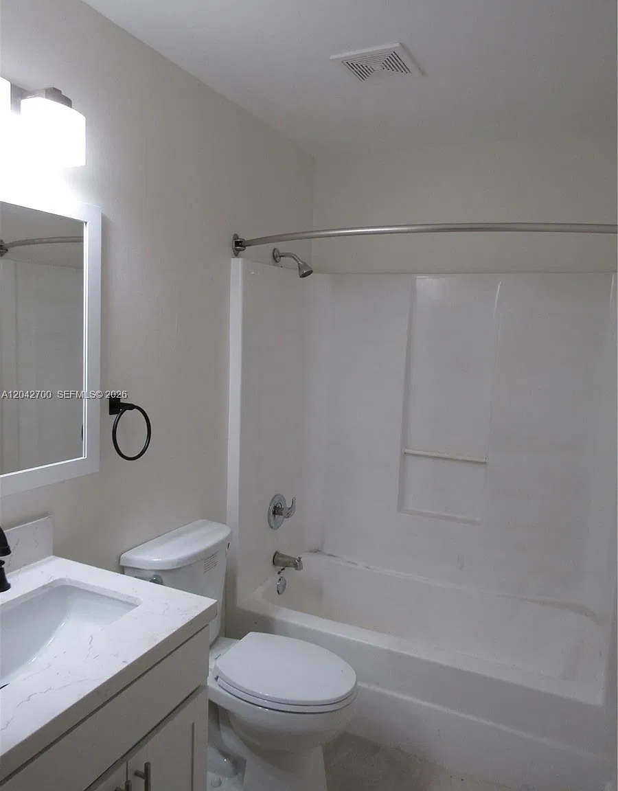 3 bed, 2.0 bath, 1033 sqft, $1,325 — Photo 4