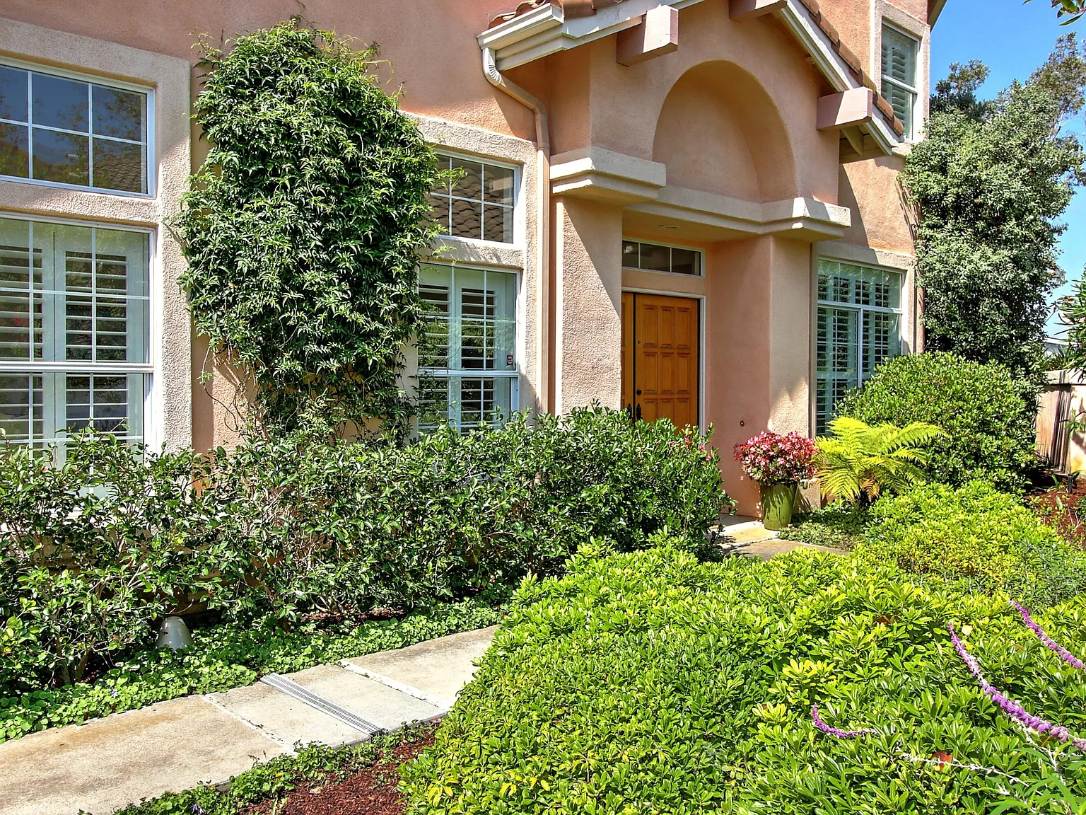 3 bed, 2.5 bath, 1853 sqft, $6,200 — Photo 3