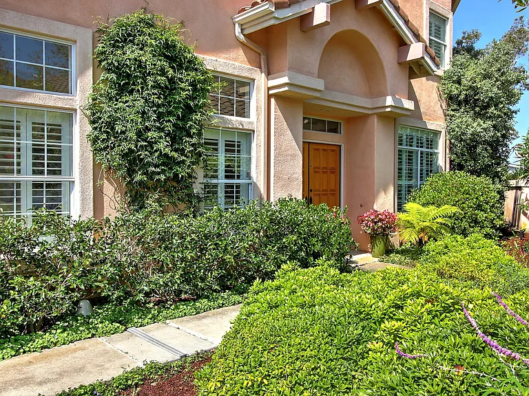 1250 Cravens Ln #3 — Photo 3