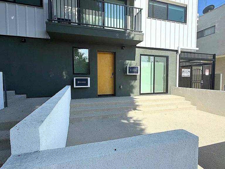 1422 Tamarind Ave — Photo 51