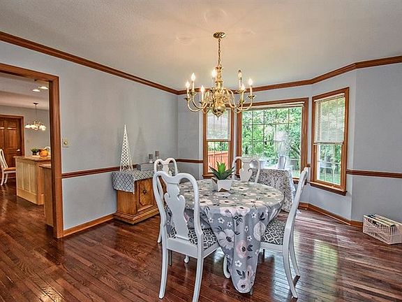 5th image of 205 Autumn Hill Dr