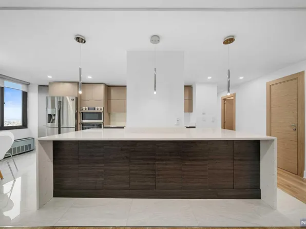 200 Winston Dr APT 2612, Cliffside Park, NJ 07010