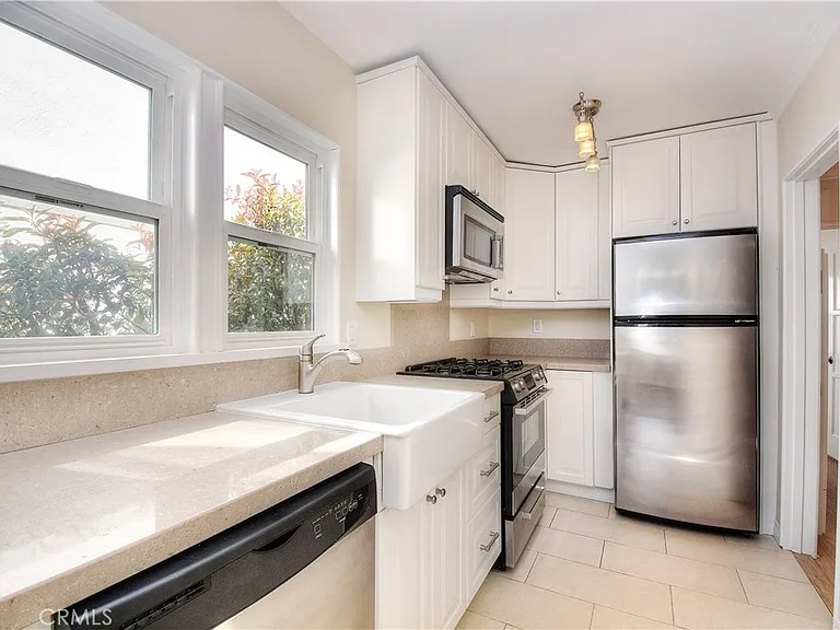 445 Bent St — Photo 5