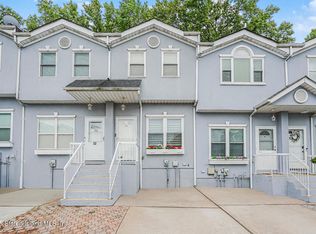34 Crown Ct, Staten Island, NY 10312