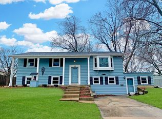 4 Fieldpoint Rd, Montgomery, IL 60538