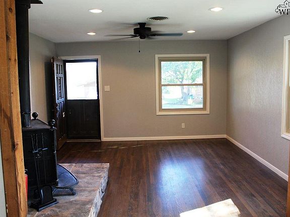 4th image of 1010 E Ikard St