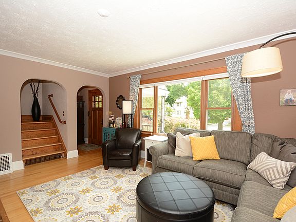 4th image of 5951 N Kent Ave