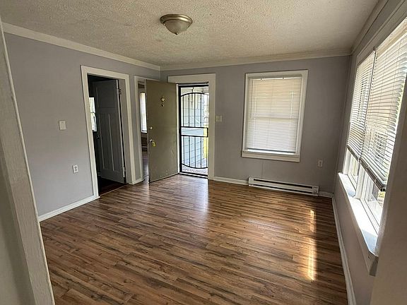 4th image of 2605 E Hanna Ave