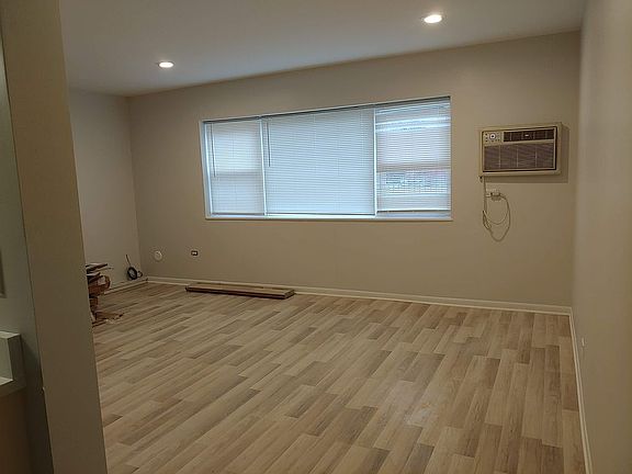 3rd image of 3057 N Narragansett Ave #1