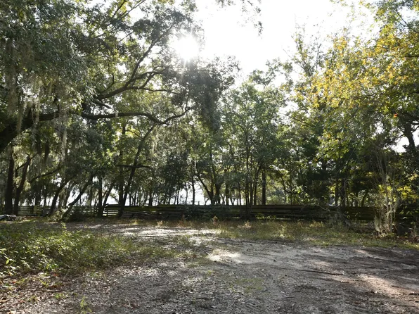 150 Grandview Ave, Valparaiso, FL 32580