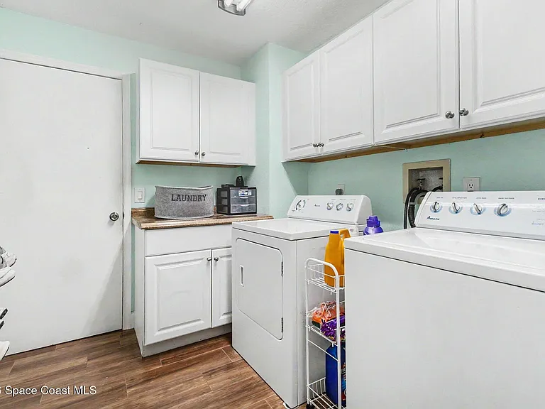 1611 Clover Cir — Photo 13