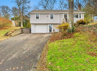 8 Observatory Ln, Pocasset, MA 02559
