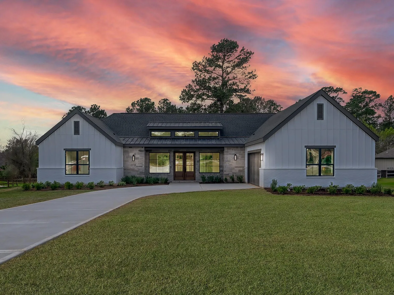 4 bed, 3.5 bath, 3256 sqft, $5,000 — Photo 2