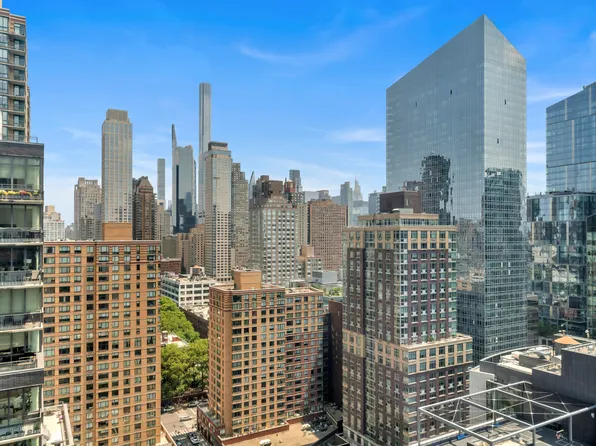 60 Riverside Boulevard image 8 of 21