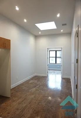Rented by EXR | media 16