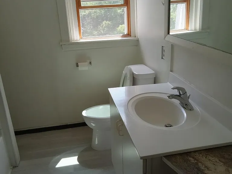 Apt 3 - upstairs bathroom