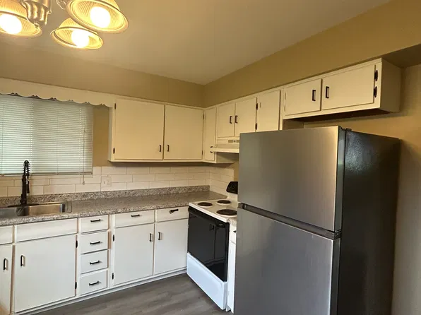 168 Valley Vista Dr APT D, Lowell, MI 49331