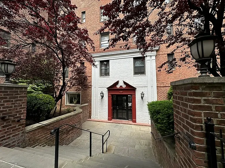 145 72nd St #E4 — Photo 1