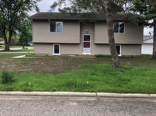 1400 Starview Dr, Cedar Falls, IA 50613
