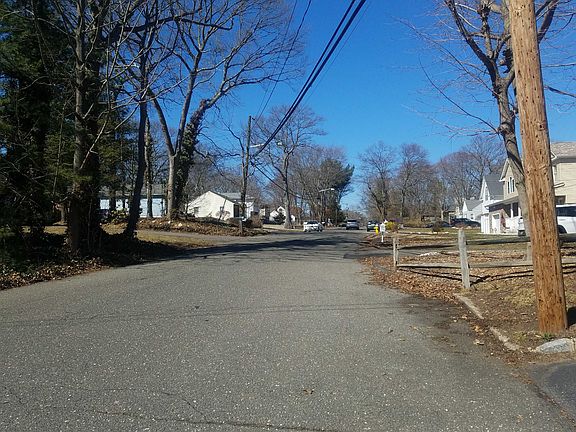 4th image of 61 Walter Ave