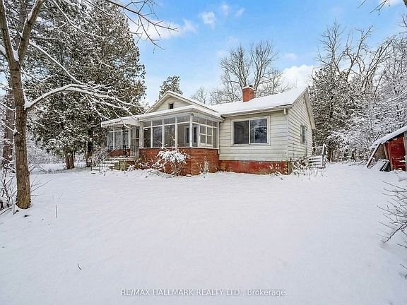 3rd image of 108 Yongehurst Rd