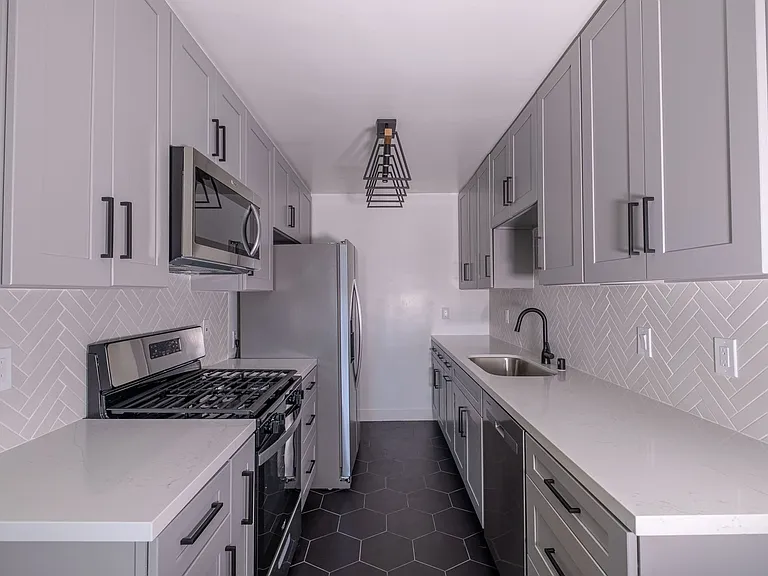 17901 Crenshaw Blvd Residences — Photo 7