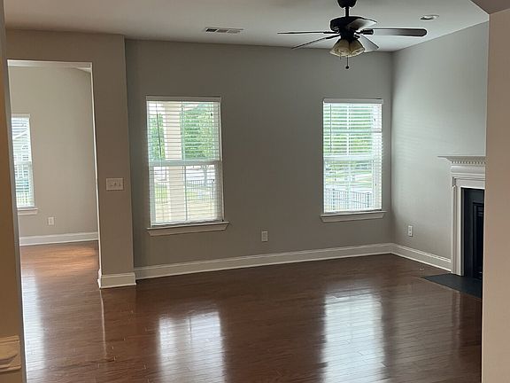 3rd image of 202 Cooper Ledge Cir