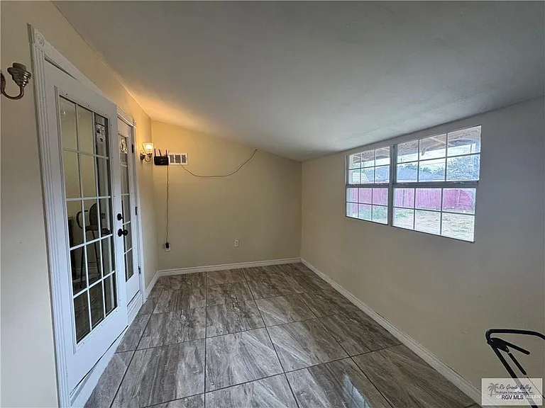 305 W Boone Ave — Photo 5
